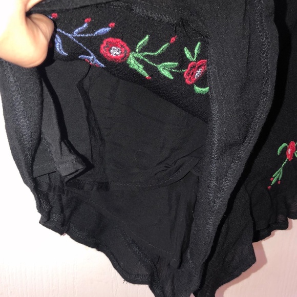 Forever 21 embroidered shorts - Picture 4 of 4